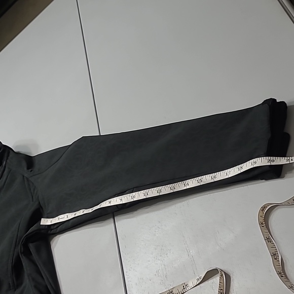 Kirkland  signature woman's full zip jacket  soft shell utility jacket. - Picture 15 of 15